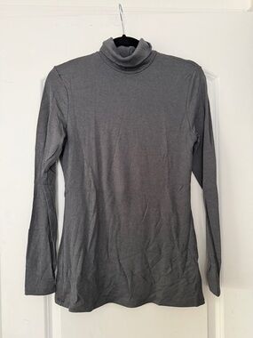 Women’s Gray Turtleneck Long-Sleeve Top